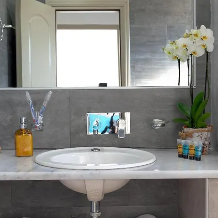 Dina With Private Juccuzi Перисса