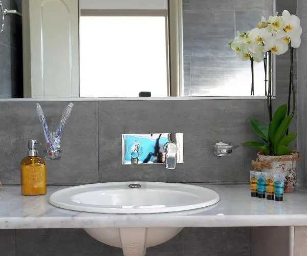 Dina With Private Juccuzi Περίσσα